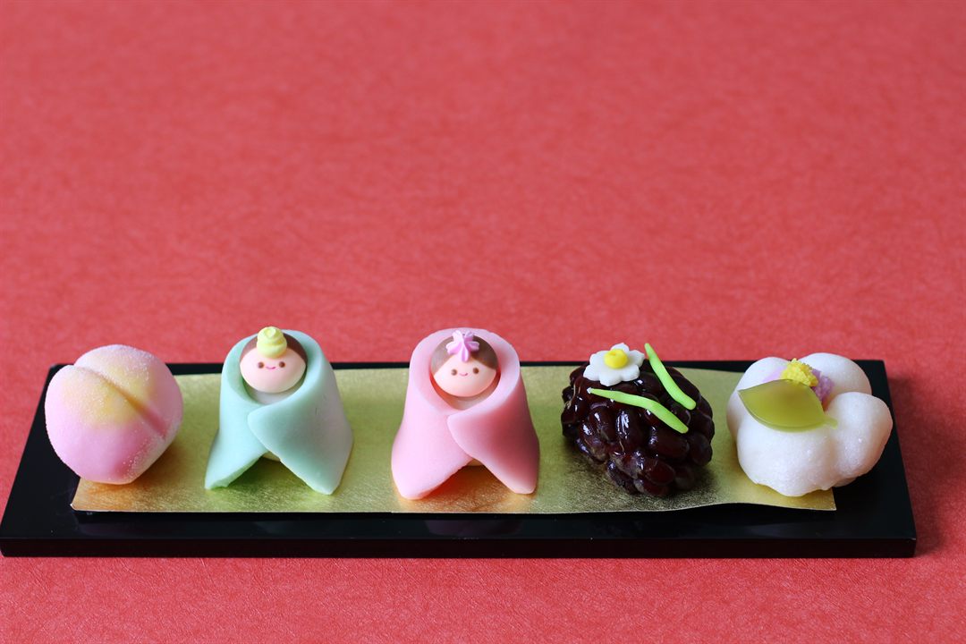 春の彩りを映すお雛様の上生菓子